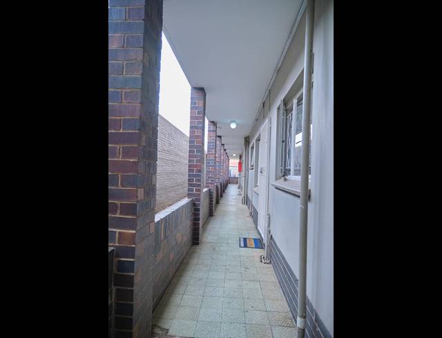 2 BEDROOM PROPERTY TO RENT IN FLORIDA LAKE